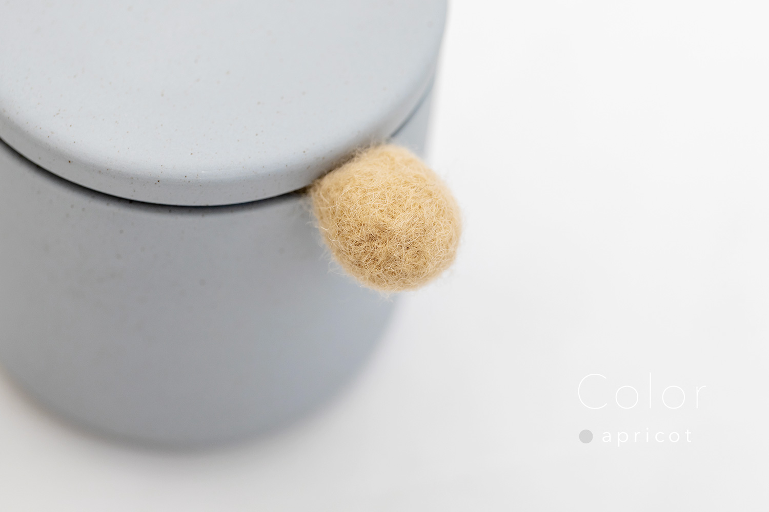 しっぽの骨壷 2寸 【本体：グレー】 もこもこしっぽ［アプリコット］_動物・ペットさん専用のお骨壺