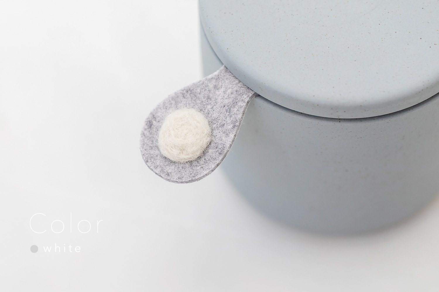 しっぽの骨壷 2寸 【本体：グレー】 うちの子カラー［ホワイト］_動物・ペットさん専用のお骨壺