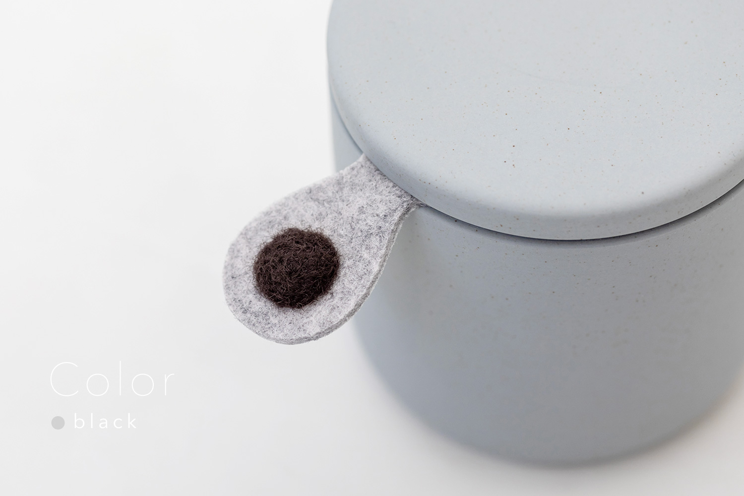 しっぽの骨壷 2寸 【本体：グレー】 うちの子カラー［ブラック］_動物・ペットさん専用のお骨壺