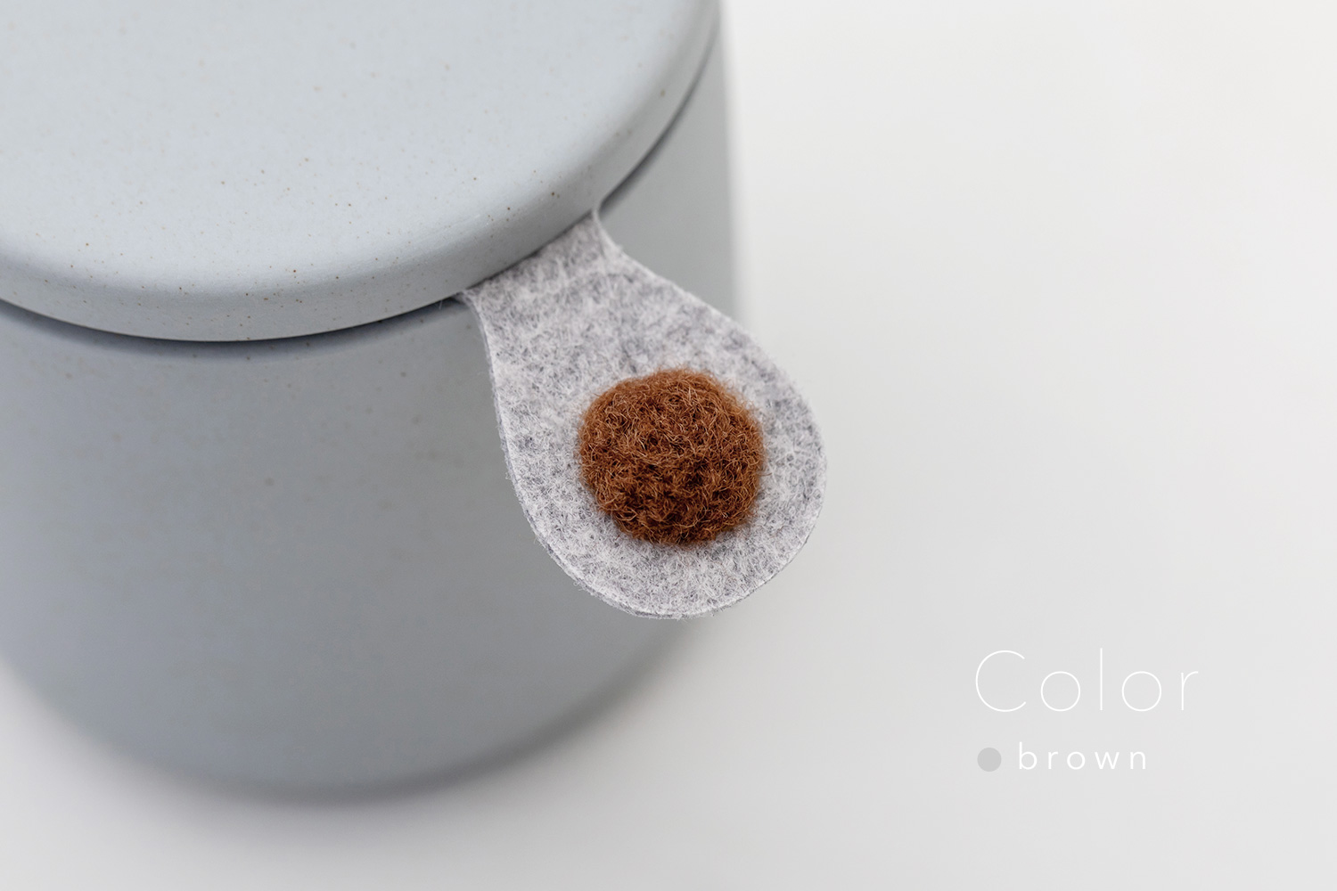 しっぽの骨壷 2寸 【本体：グレー】 うちの子カラー［ブラウン］_動物・ペットさん専用のお骨壺