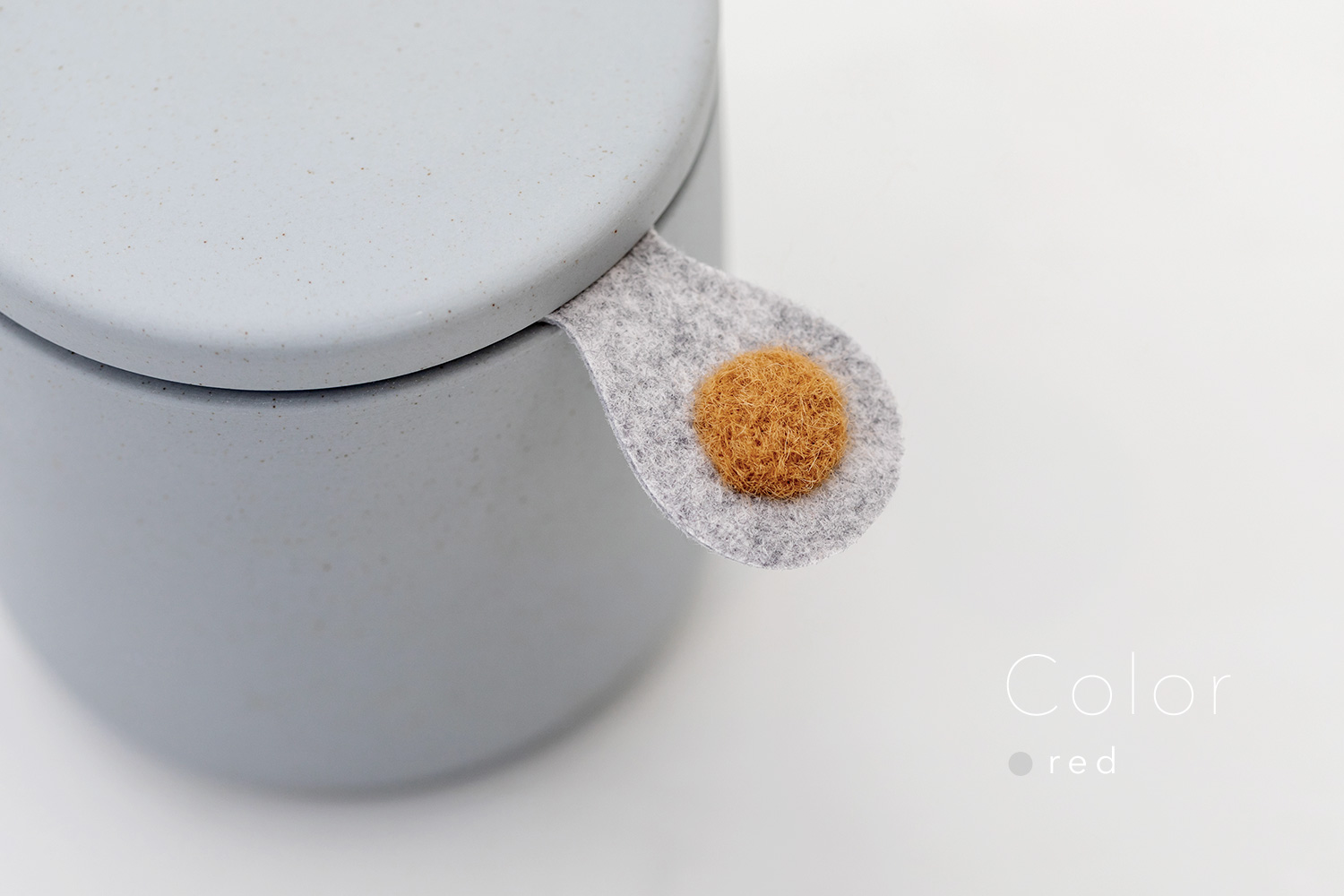 しっぽの骨壷 2寸 【本体：グレー】 うちの子カラー［レッド］_動物・ペットさん専用のお骨壺