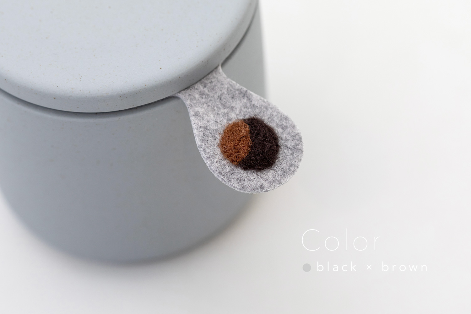 しっぽの骨壷 2寸 【本体：グレー】 うちの子カラー［ブラック＆ブラウン］_動物・ペットさん専用のお骨壺