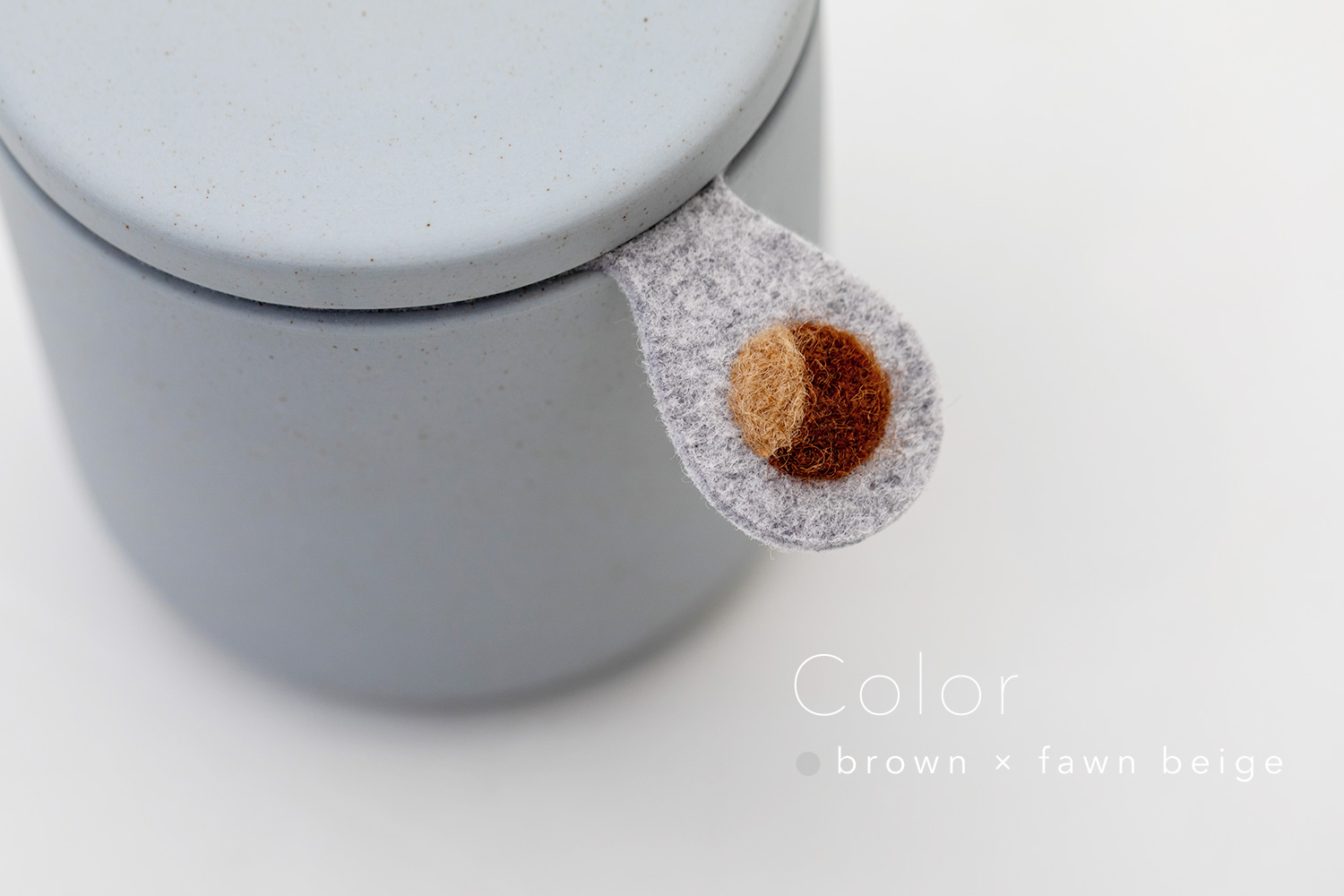 しっぽの骨壷 2寸 【本体：グレー】 うちの子カラー［ブラウン＆フォーンベージュ］_動物・ペットさん専用のお骨壺