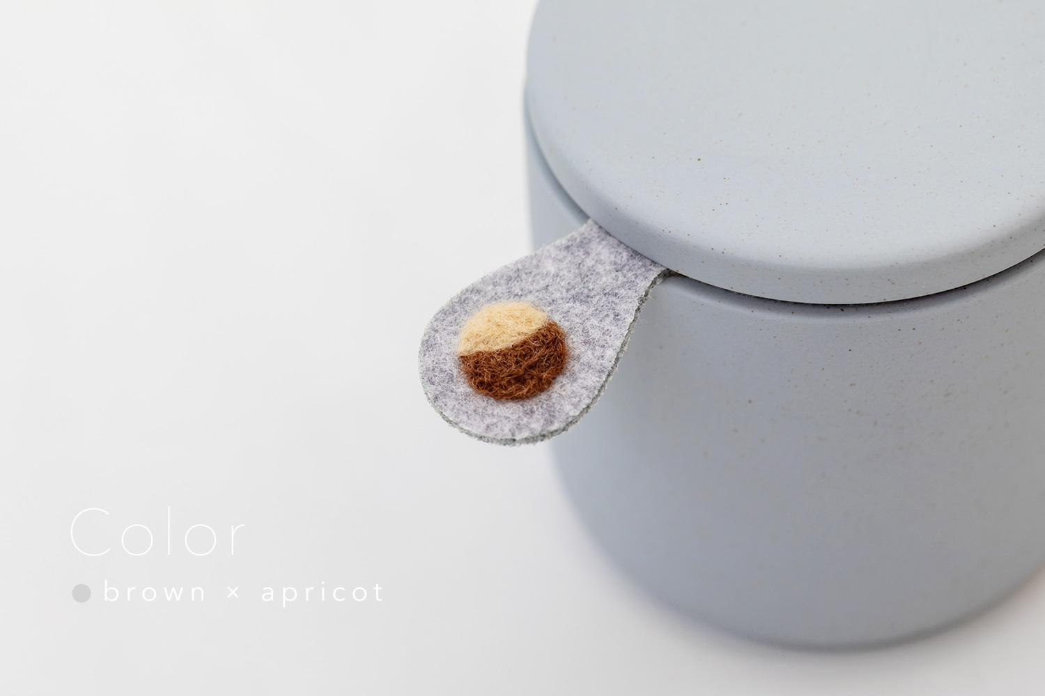 しっぽの骨壷 2寸 【本体：グレー】 うちの子カラー［ブラウン＆アプリコット］_動物・ペットさん専用のお骨壺