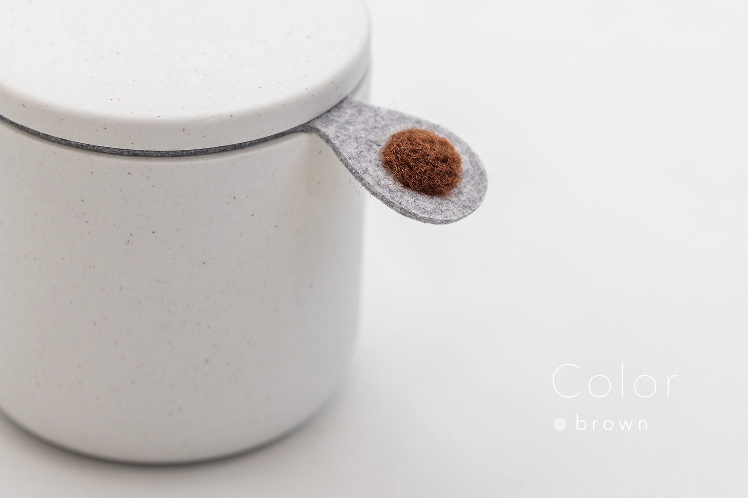 しっぽの骨壷 2寸 【本体：ホワイト】 うちの子カラー［ブラウン］_動物・ペットさん専用のお骨壺