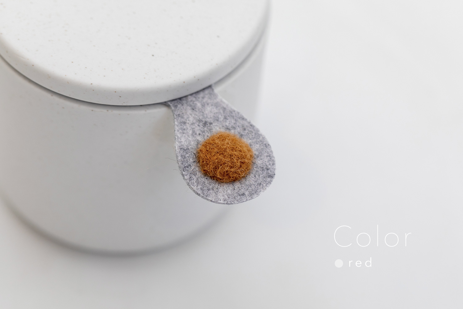 しっぽの骨壷 2寸 【本体：ホワイト】 うちの子カラー［レッド］_動物・ペットさん専用のお骨壺