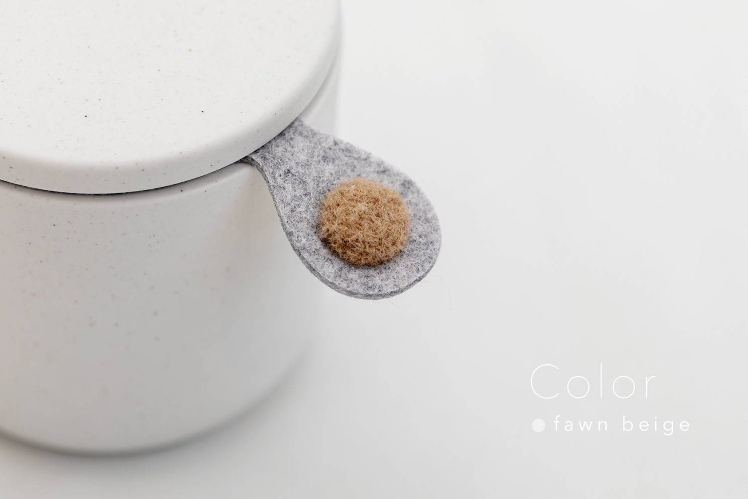 しっぽの骨壷 2寸 【本体：ホワイト】 うちの子カラー［フォーンベージュ］_動物・ペットさん専用のお骨壺