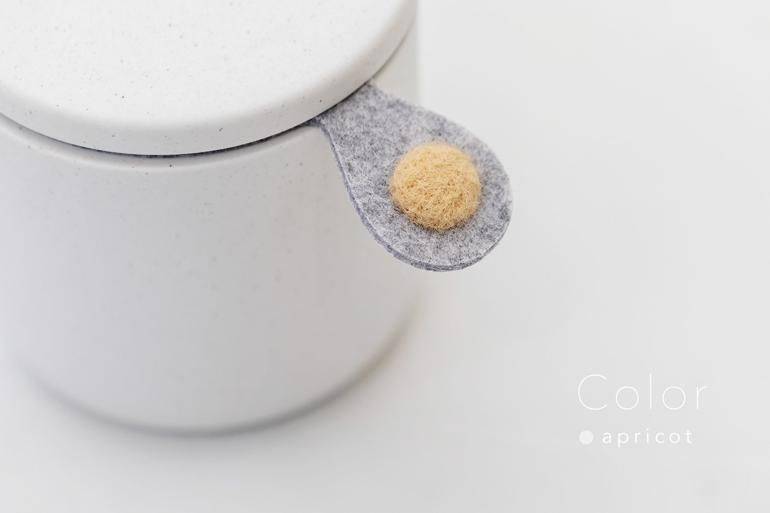 しっぽの骨壷 2寸 【本体：ホワイト】 うちの子カラー［アプリコット］_動物・ペットさん専用のお骨壺