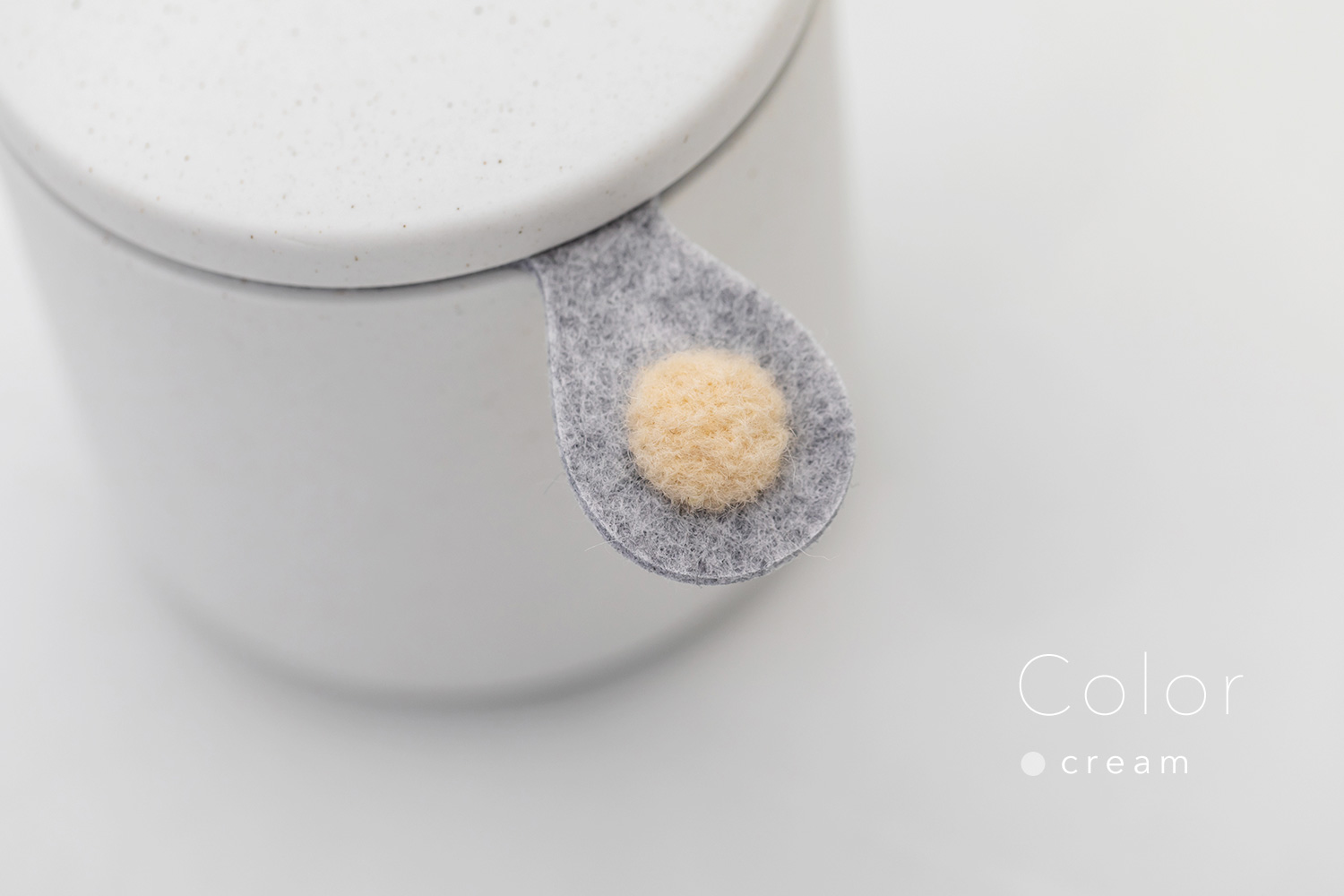 しっぽの骨壷 2寸 【本体：ホワイト】 うちの子カラー［クリーム］_動物・ペットさん専用のお骨壺