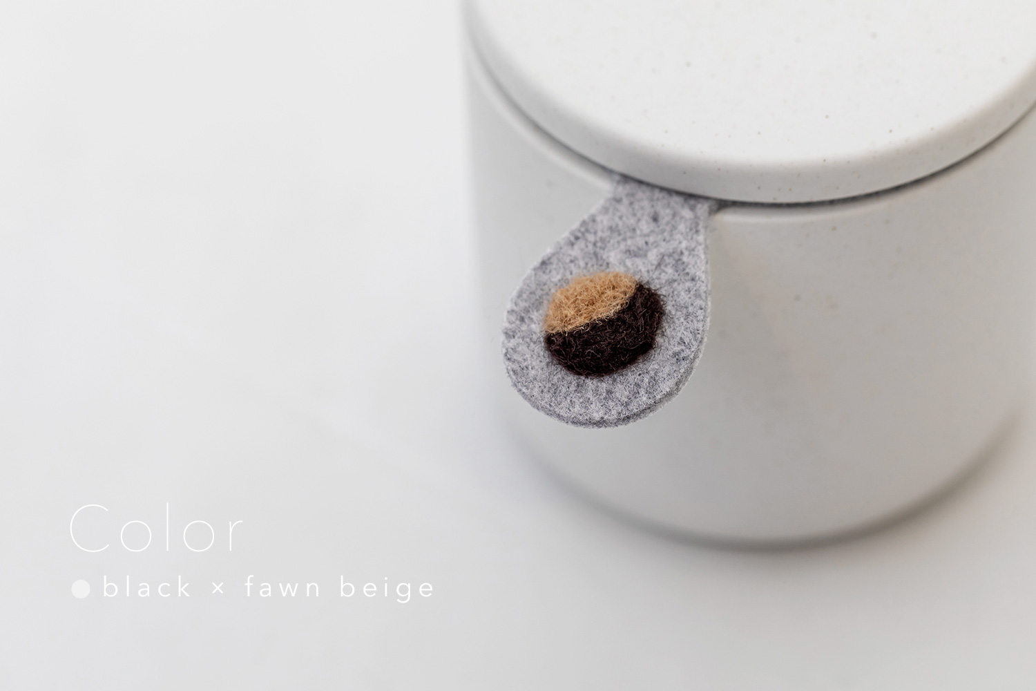 しっぽの骨壷 2寸 【本体：ホワイト】 うちの子カラー［ブラック＆フォーンベージュ］_動物・ペットさん専用のお骨壺