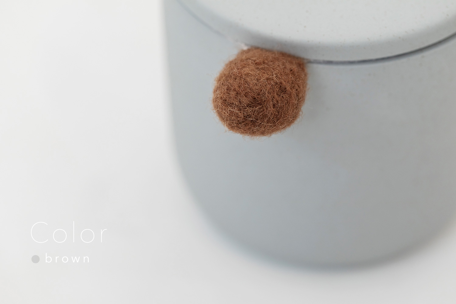 しっぽの骨壷 3寸 【本体：グレー】 もこもこしっぽ［ブラウン］_動物・ペットさん専用のお骨壺