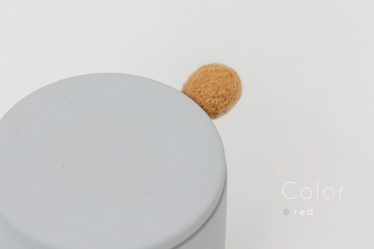 しっぽの骨壷 3寸 【本体：グレー】 もこもこしっぽ［レッド］_動物・ペットさん専用のお骨壺