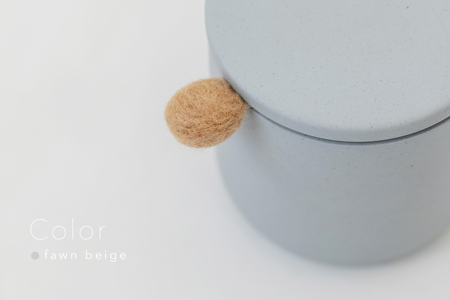 しっぽの骨壷 3寸 【本体：グレー】 もこもこしっぽ［フォーンベージュ］_動物・ペットさん専用のお骨壺