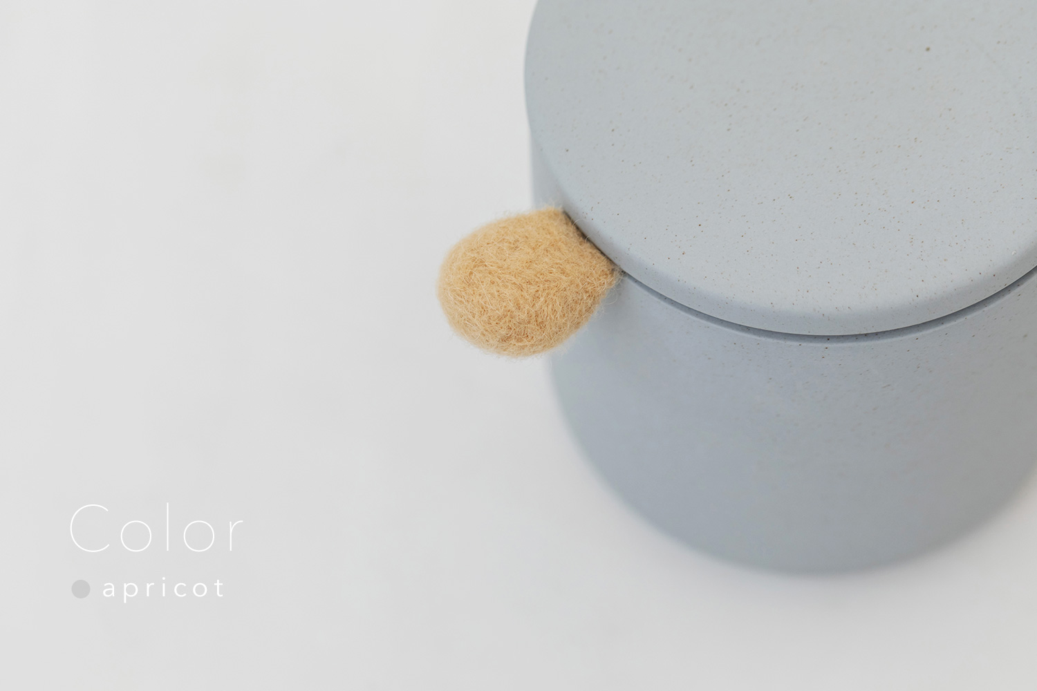 しっぽの骨壷 3寸 【本体：グレー】 もこもこしっぽ［アプリコット］_動物・ペットさん専用のお骨壺