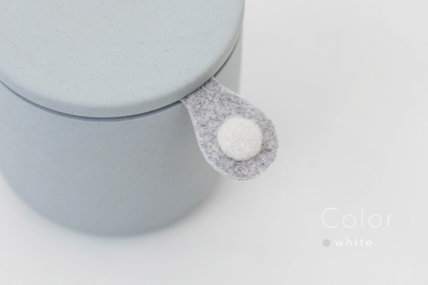 しっぽの骨壷 3寸 【本体：グレー】 うちの子カラー［ホワイト］_動物・ペットさん専用のお骨壺