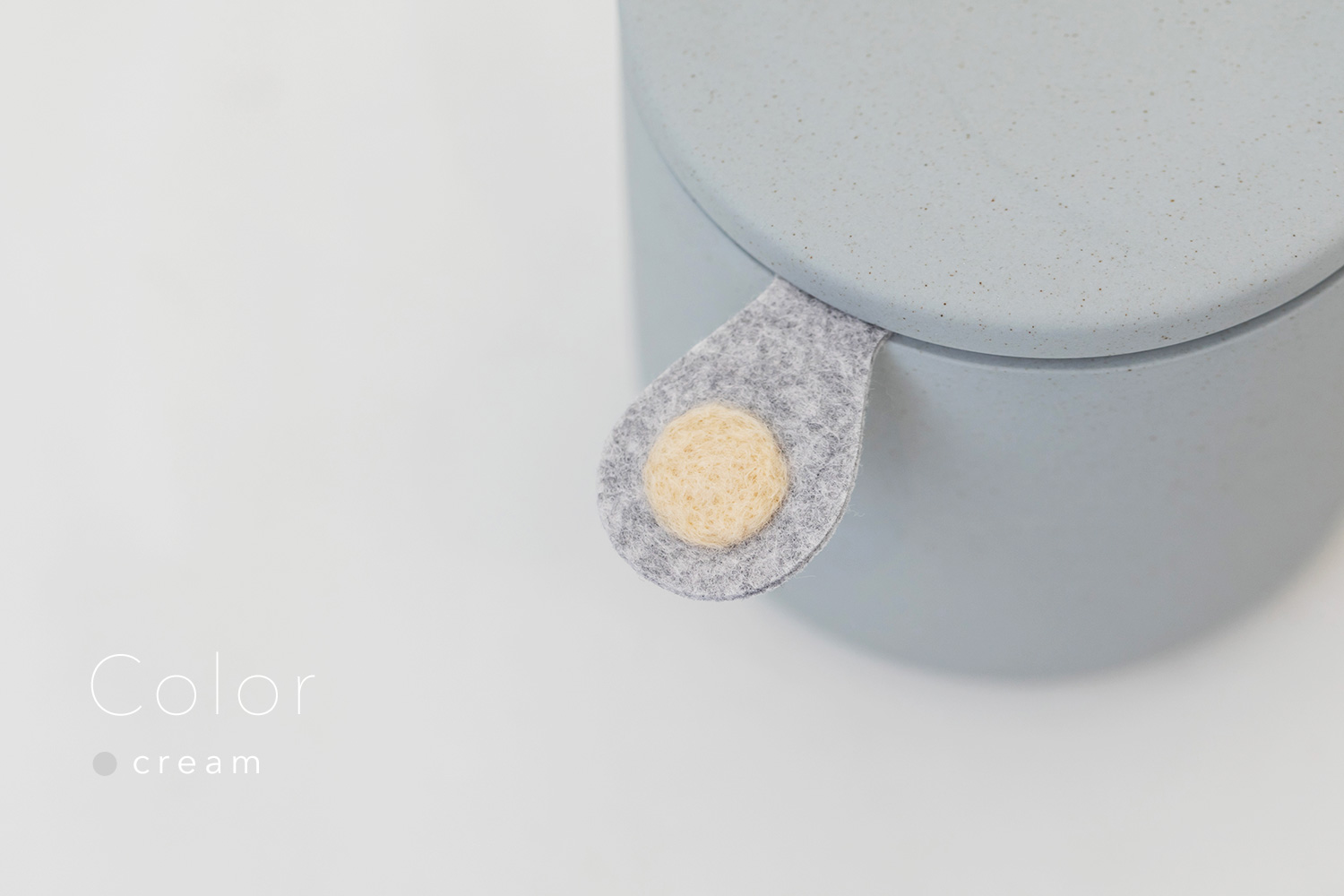 しっぽの骨壷 3寸 【本体：グレー】 うちの子カラー［クリーム］_動物・ペットさん専用のお骨壺