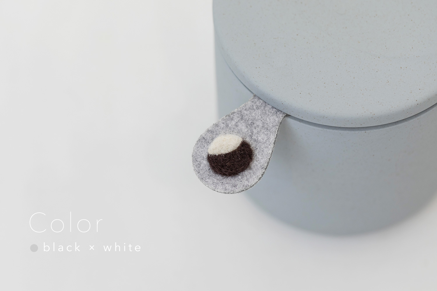 しっぽの骨壷 3寸 【本体：グレー】 うちの子カラー［ブラック＆ホワイト］_動物・ペットさん専用のお骨壺