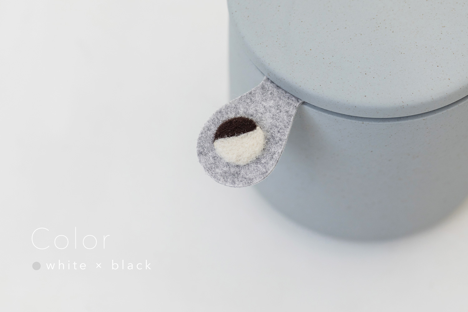 しっぽの骨壷 3寸 【本体：グレー】 うちの子カラー［ホワイト＆ブラック］_動物・ペットさん専用のお骨壺