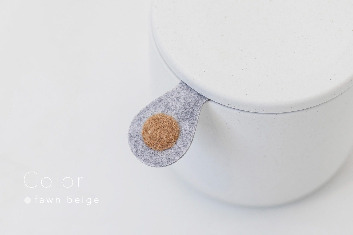 しっぽの骨壷 3寸 【本体：ホワイト】 うちの子カラー［フォーンベージュ］_動物・ペットさん専用のお骨壺