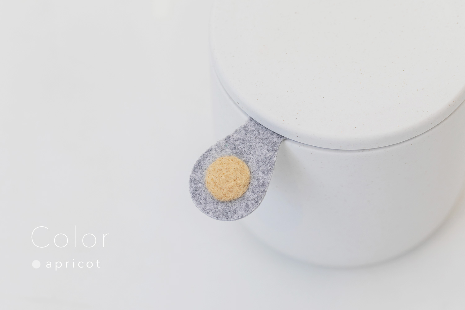 しっぽの骨壷 3寸 【本体：ホワイト】 うちの子カラー［アプリコット］_動物・ペットさん専用のお骨壺