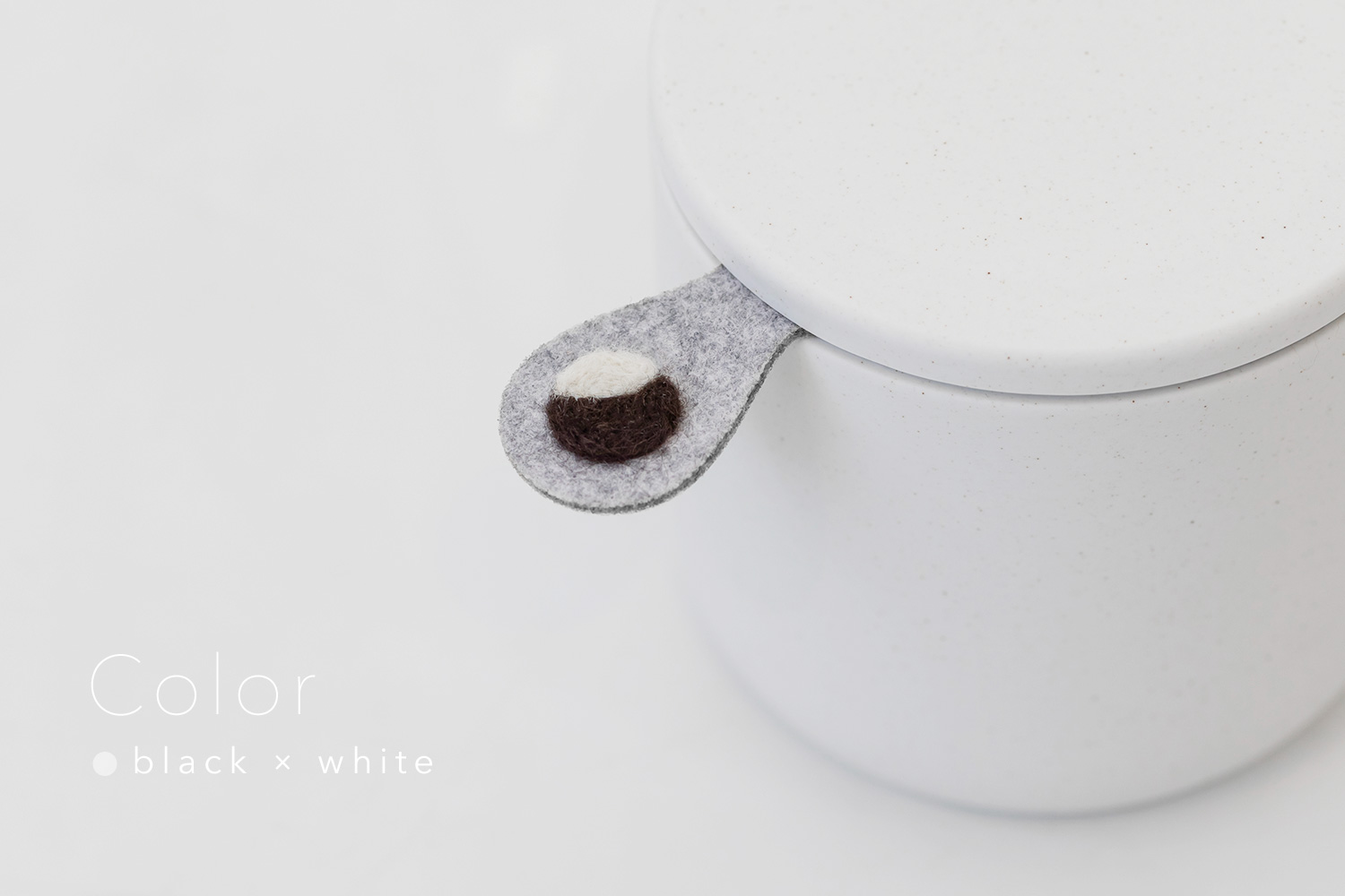 しっぽの骨壷 3寸 【本体：ホワイト】 うちの子カラー［ブラック＆ホワイト］_動物・ペットさん専用のお骨壺