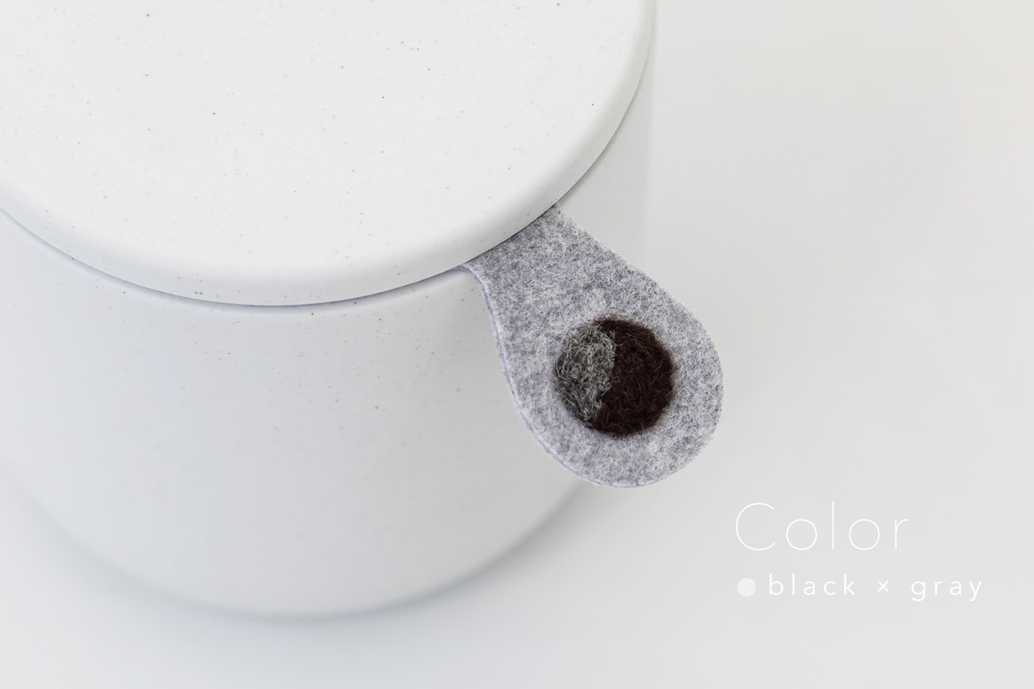 しっぽの骨壷 3寸 【本体：ホワイト】 うちの子カラー［ブラック＆グレー］_動物・ペットさん専用のお骨壺