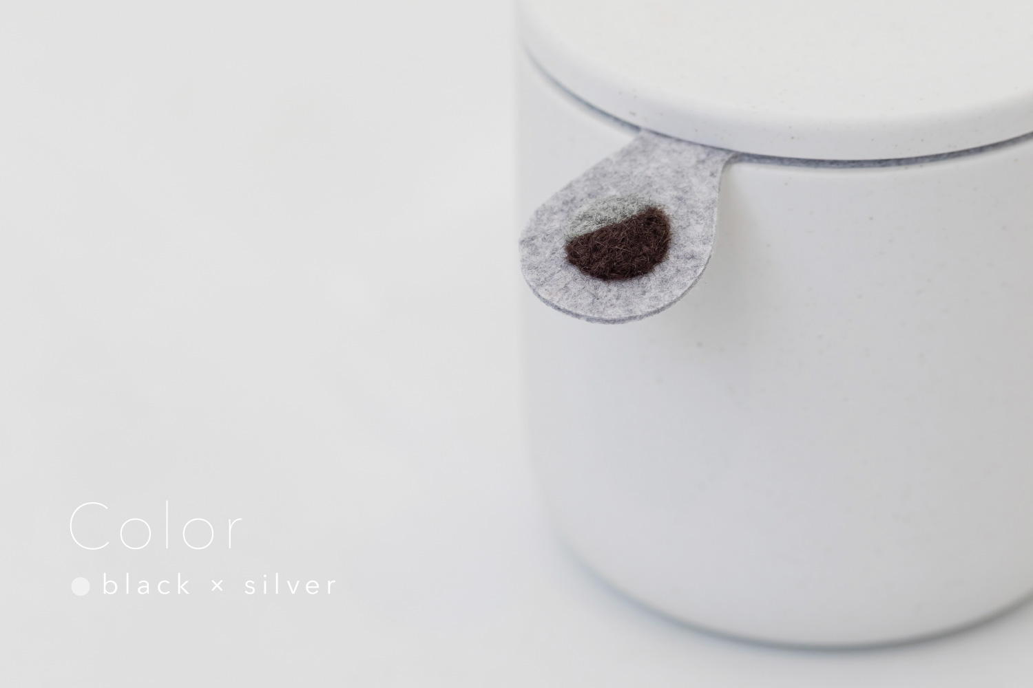 しっぽの骨壷 3寸 【本体：ホワイト】 うちの子カラー［ブラック＆シルバー］_動物・ペットさん専用のお骨壺