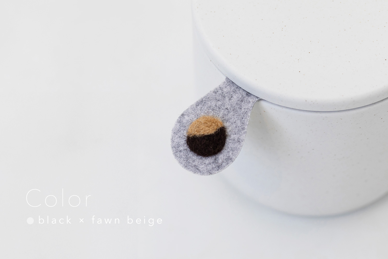 しっぽの骨壷 3寸 【本体：ホワイト】 うちの子カラー［ブラック＆フォーンベージュ］_動物・ペットさん専用のお骨壺