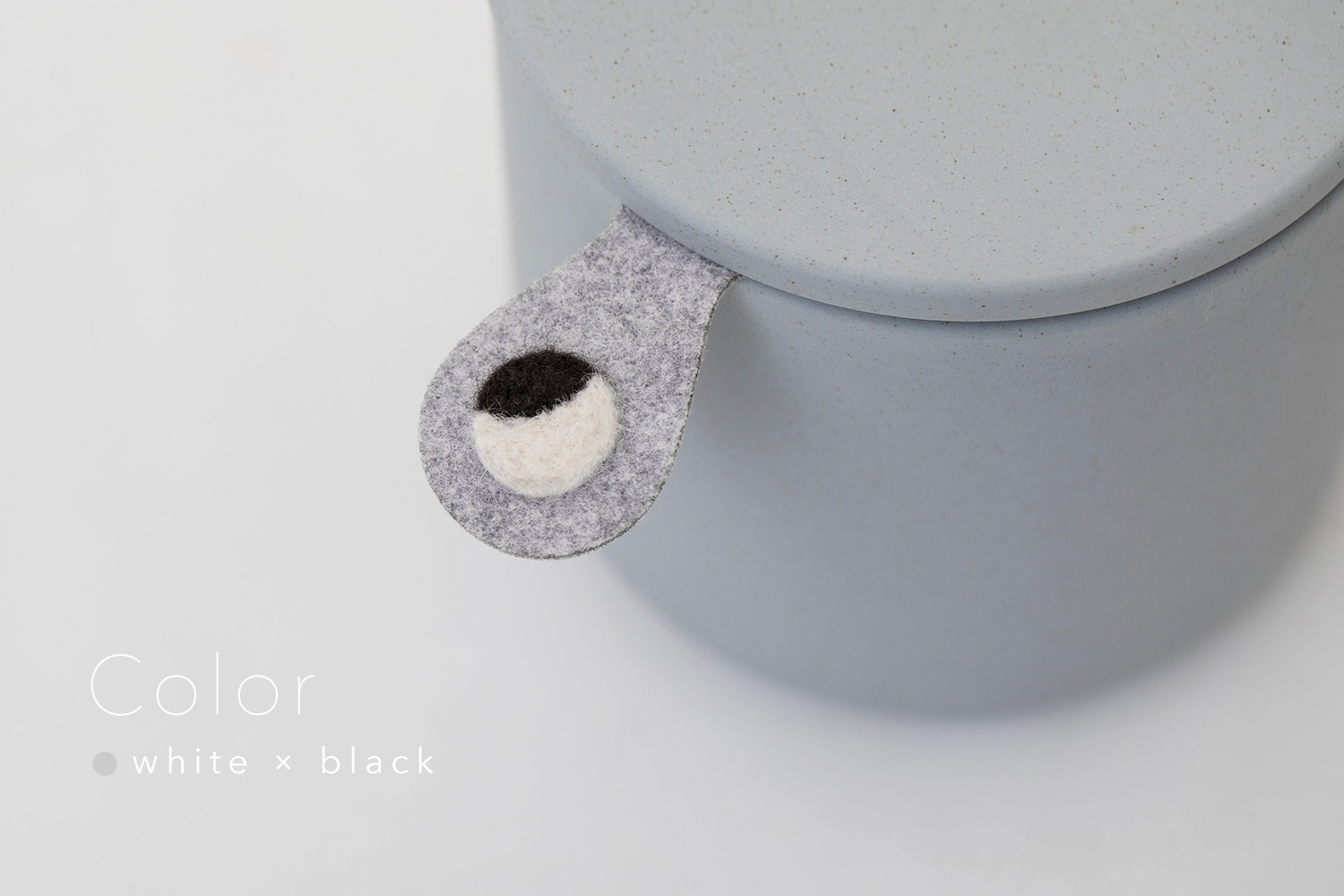 しっぽの骨壷 4寸 【本体：グレー】 うちの子カラー［ホワイト＆ブラック］_動物・ペットさん専用のお骨壺