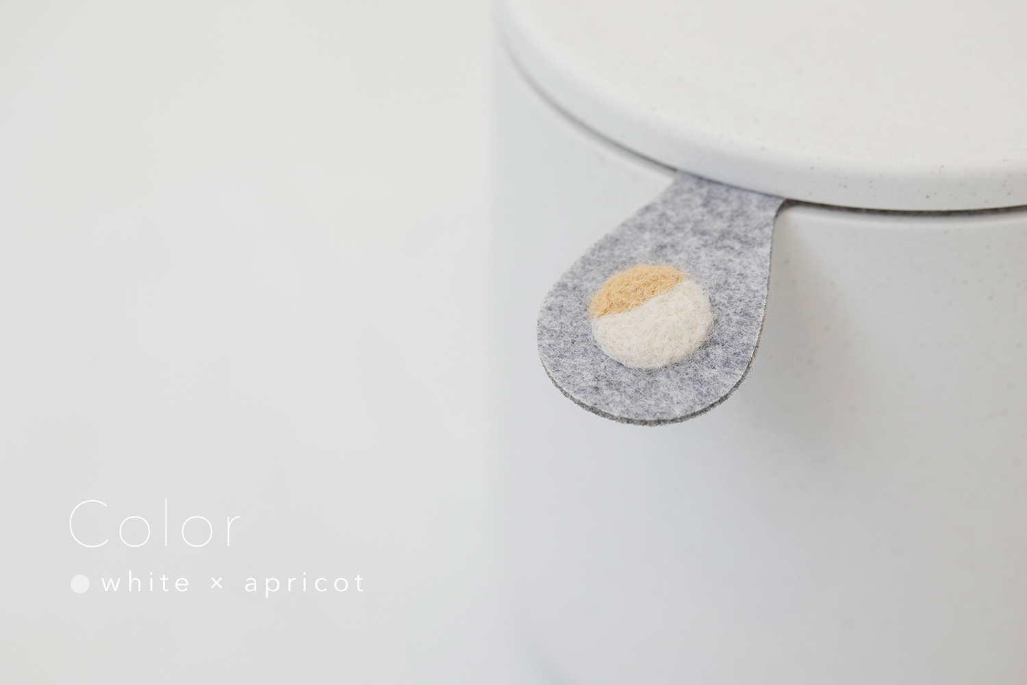 しっぽの骨壷 4寸 【本体：ホワイト】 うちの子カラー［ホワイト＆アプリコット］_動物・ペットさん専用のお骨壺